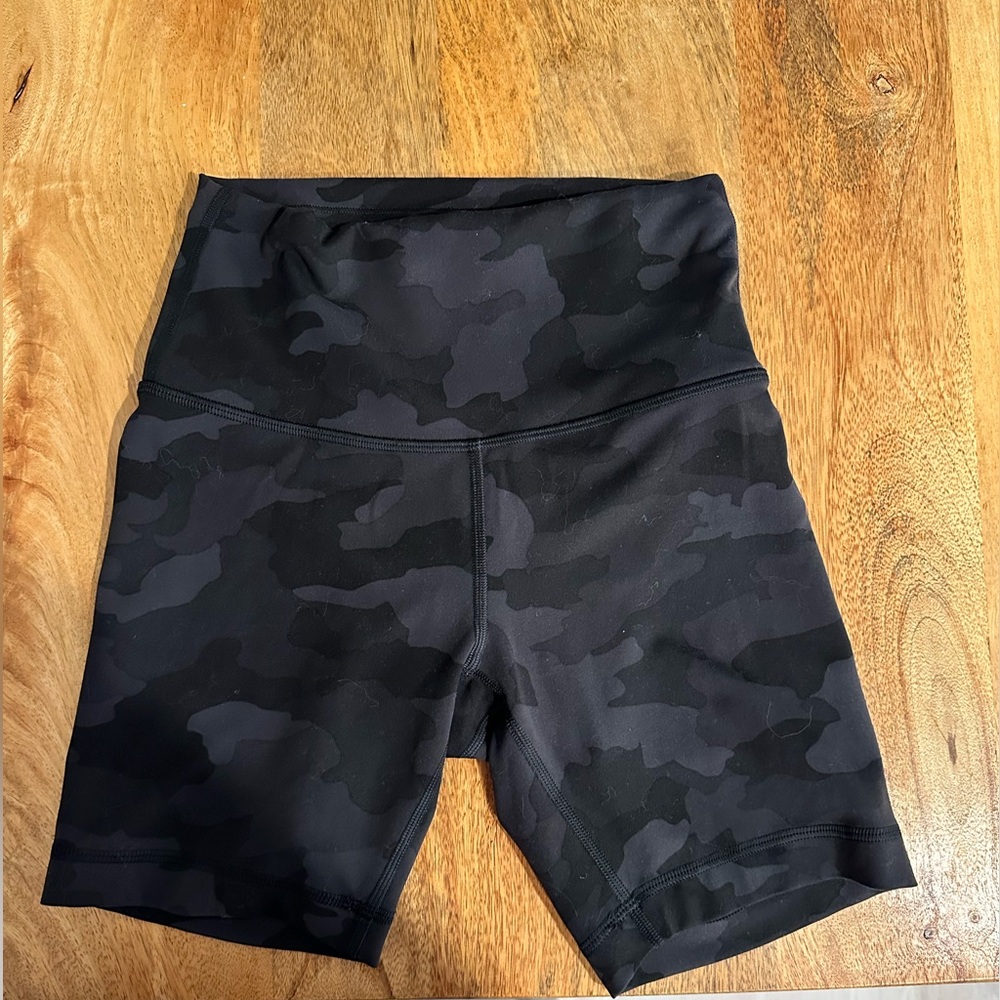 Lululemon Wundertrain 6” shorts